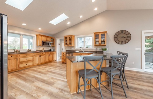 Waterfront Greens House | Peaceful Cove Stay w/Foosball & Hot Tub