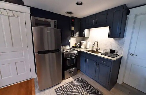 Tallahassee Cottage | Peaceful Downtown Cottage/Relax in hot tub & enjoy a rare city farm experience!