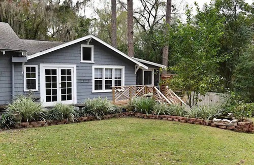 Tallahassee Cottage | Peaceful Downtown Cottage/Relax in hot tub & enjoy a rare city farm experience!