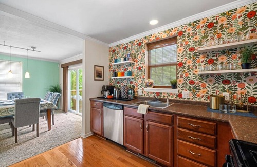 Pittsburgh House | Peaceful Escape Just Minutes To DT, Garage Parking