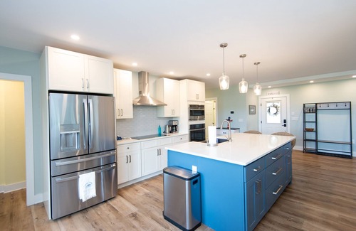 Cambridge House | Peaceful family get away with in ground pool and hot tub close to town