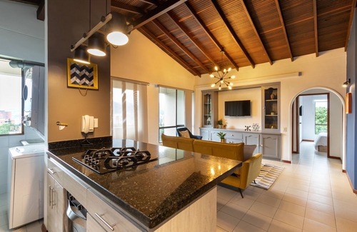 Los Naranjos Apartment | Peaceful Flat in a Prime Location near Tesoro Mall