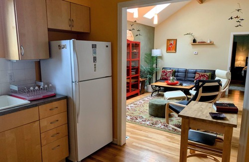 Mount Tabor Cottage | Peaceful Garden Cottage, Close to Mt. Tabor Park & Downtown Bus