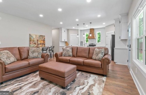 Fayetteville Apartment | Peaceful gated 2 bedroom & 2 bedroom unit, with private pond access