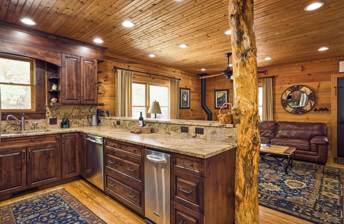 Penrose Cabin | 'Peaceful Getaway' Penrose Cabin w/Hot Tub & Pond