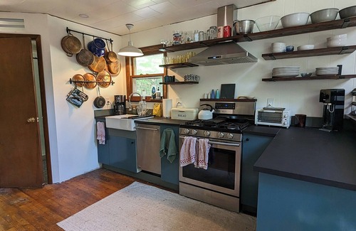 Town of Colchester Ski Chalet | Peaceful getaway w/modern comforts - Great for families, groups & nature lovers