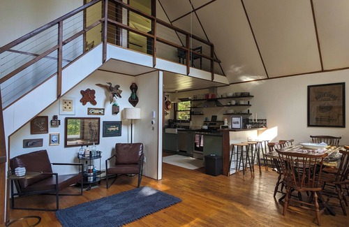 Town of Colchester Ski Chalet | Peaceful getaway w/modern comforts - Great for families, groups & nature lovers