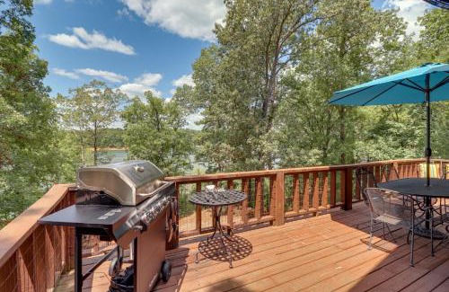 Greers Ferry House | Peaceful Greers Ferry Cabin with Deck and Lake View!