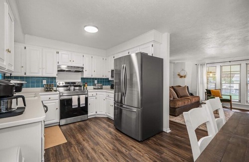 Fairwood House | Peaceful Haven I Stylish Home in North Spokane!