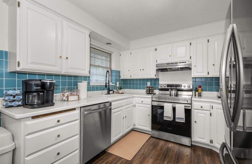 Fairwood House | Peaceful Haven I Stylish Home in North Spokane!