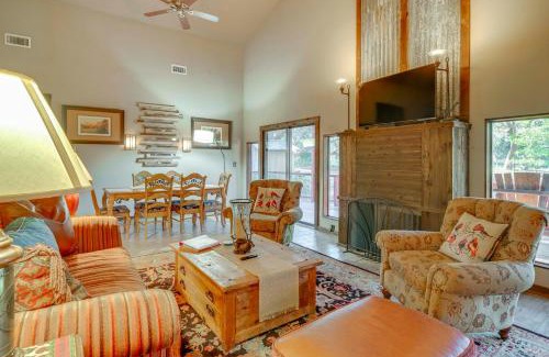 San Antonio House | Peaceful Helotes Cabin Fire Pit, 9 Mi to Old Town