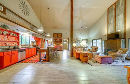 San Antonio House | Peaceful Helotes Cabin Fire Pit, 9 Mi to Old Town