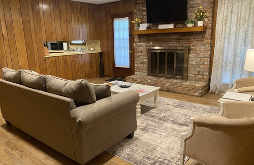 Tougaloo House | Peaceful Home, Colleges-Hospitals-Shops Close, Corporate Bookings Welcome