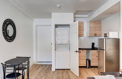 Rancho Oakey Apartment | peaceful home near downtown and the strip