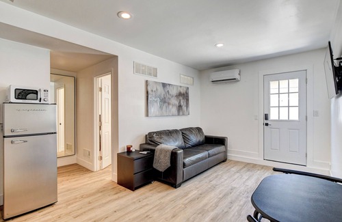 Rancho Oakey Apartment | peaceful home near downtown and the strip