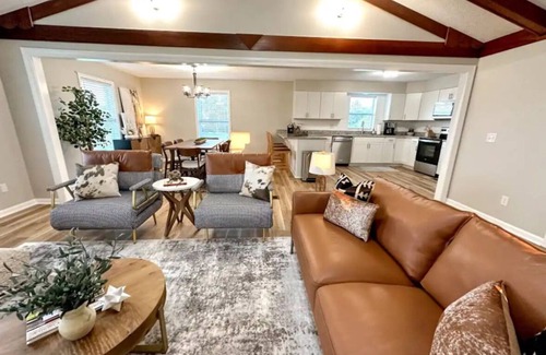 Elizabethtown House | Peaceful home with a close proximity to downtown, sports park, and more
