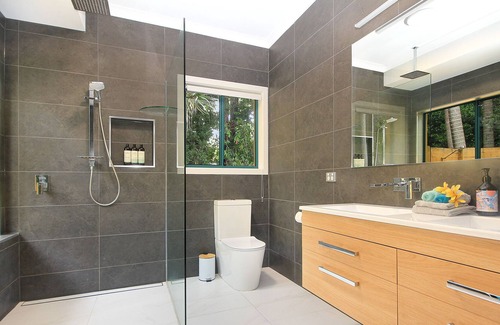 Burringbar House | Peaceful Home With Pool ~ WIFI ~ Pool Table