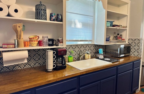 Highland Park House | Peaceful home with an amazing yard near downtown San Antonio. Pet Friendly!