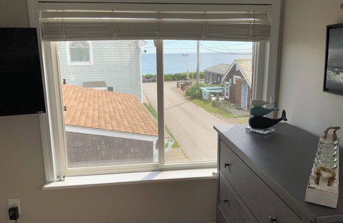 South Kingstown Cottage | Peaceful, impeccable Cottage with a walk to private beach.