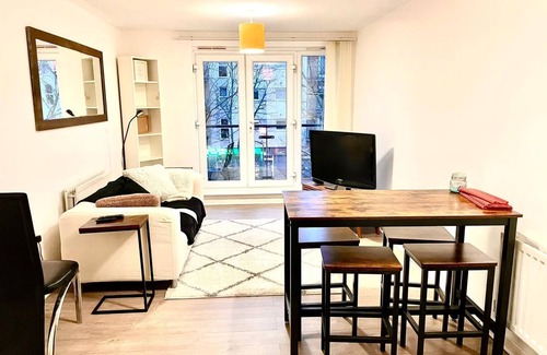 Hatfield Apartment | Peaceful Impeccable 2-bed Apartment in Hatfield