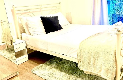 Hatfield Apartment | Peaceful Impeccable 2-bed Apartment in Hatfield