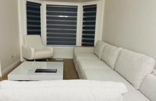 Southeast Edmonton House | Peaceful- King Beds- Attached Garage - Pet Friendly