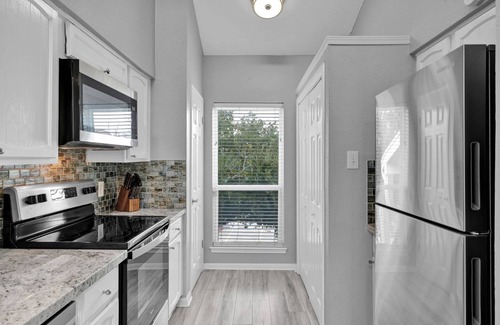 April Sound Condo | Peaceful Lake Conroe Condo | Updated, Cozy Stay w/Private Balcony | Near Texas Ren Fest
