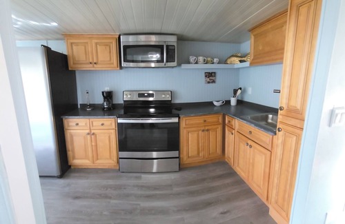 Port Richey House | Peaceful Lake View Mobile Home 55+ Community Cozy