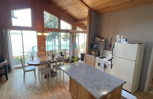 70 Mile House Cabin | Peaceful Lakefront Cabin on Green Lake w/Bunkhouse