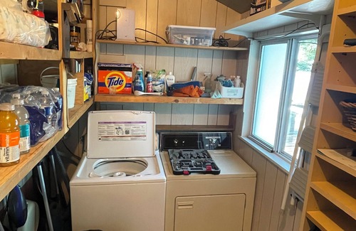 70 Mile House Cabin | Peaceful Lakefront Cabin on Green Lake w/Bunkhouse