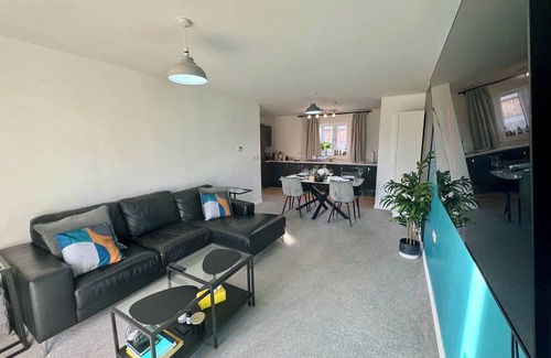 Stoke Hammond Apartment | Peaceful lakeside apartment