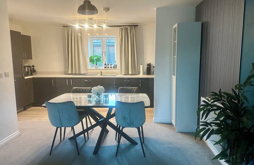 Stoke Hammond Apartment | Peaceful lakeside apartment