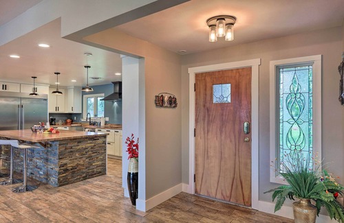 Lebanon House | Peaceful Lebanon Farmhouse/Ranch w/Pool!