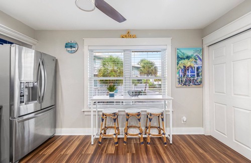 Navarre Beach House | Peaceful. Location. Beach. Walk everywhere.