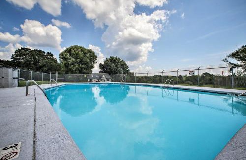 Emerald Beach House | Peaceful Log Cabin Escape Near Table Rock Lake!