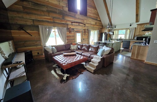 Cotter Cabin | Peaceful luxury cabin in charming Cotter, two miles from Wild Cat boat launch.