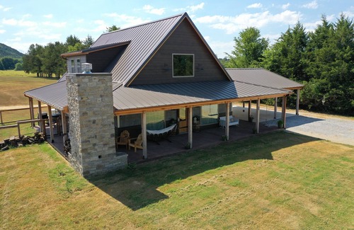 Cotter Cabin | Peaceful luxury cabin in charming Cotter, two miles from Wild Cat boat launch.
