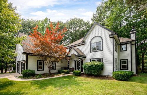 Holiday Hills House | Peaceful Luxury Unique 3 BDR Home with Cinema Gym and more