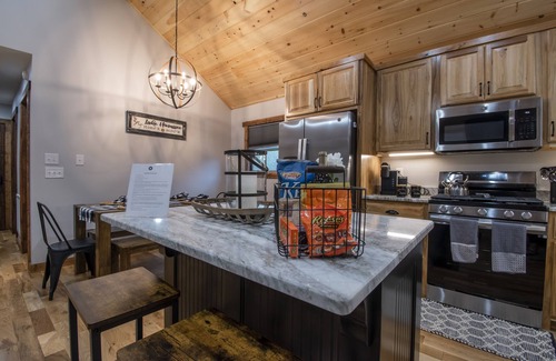 Murphy Cabin | Peaceful Modern Easy Access Murphy Cabin w/FiberOptic