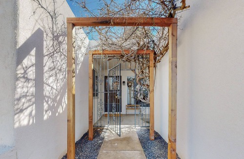 Tijeras House | Peaceful Mountain Retreat