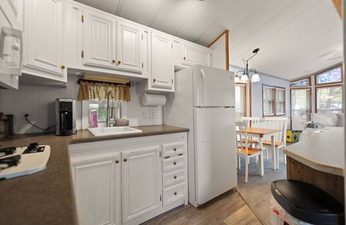 Stanton Cabin | PEACEFUL PASTURE CABIN WITH OPEN VIEWS OF HORSE-FIELD AND HOT-TUB