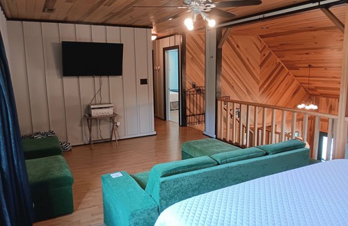 Florence Other | Peaceful Pastures - Secluded Couple's Retreat