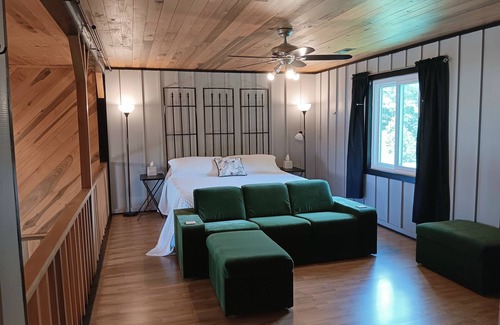 Florence Other | Peaceful Pastures - Secluded Couple's Retreat