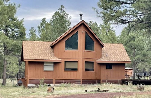 Flagstaff Cabin | Peaceful Pines Cabin -3 fenced acres, trails, slopes, downtown Flagstaff close!