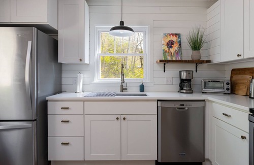 Black Mountain House | Peaceful Pines for Your Retreat
