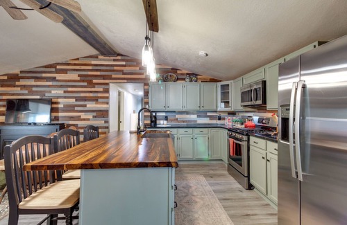 Pinetop-Lakeside Cottage | Peaceful Pinetop Hideaway w/Yard - Dog Friendly!