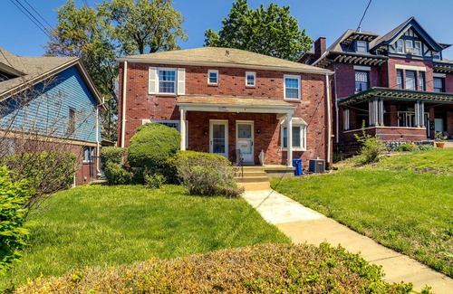 Squirrel Hill South Apartment | Peaceful Pittsburgh Townhome w/Large Yard