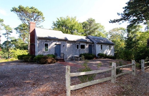 Orleans House | Peaceful Pondfront Sanctuary