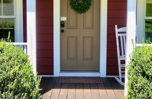 Dundee Cabin | Peaceful Quiet Getaway in Amish Country!10 min. to Berlin & Walnutcreek. #hotub