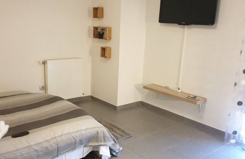 Barriere de Paris Apartment | Peaceful quiet studio